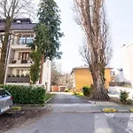 Quiet Retreat One Bdr With Balcony Apartament