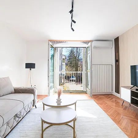 Quiet Retreat One Bdr With Balcony Apartman *