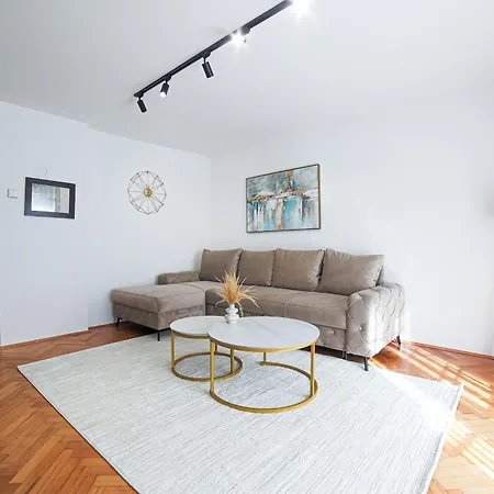 Quiet Retreat One Bdr With Balcony Sarajevo