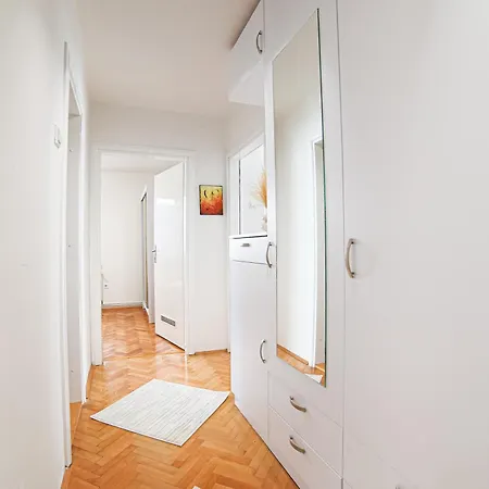 Quiet Retreat One Bdr With Balcony Apartment Sarajevo