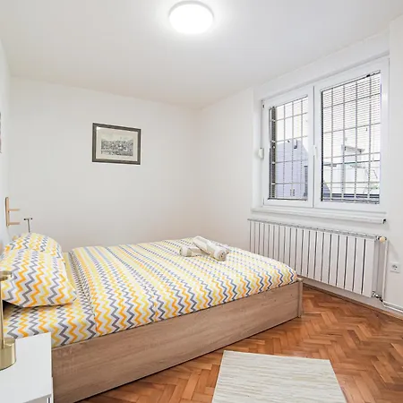 Quiet Retreat One Bdr With Balcony *