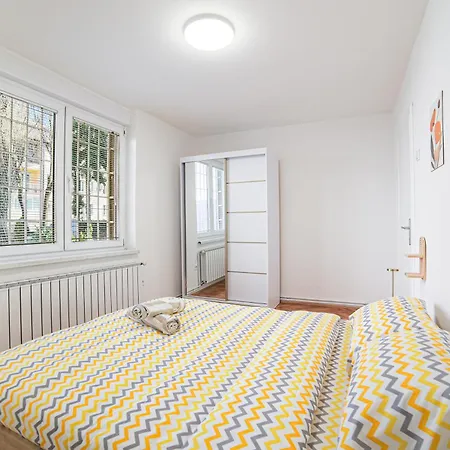 Quiet Retreat One Bdr With Balcony *