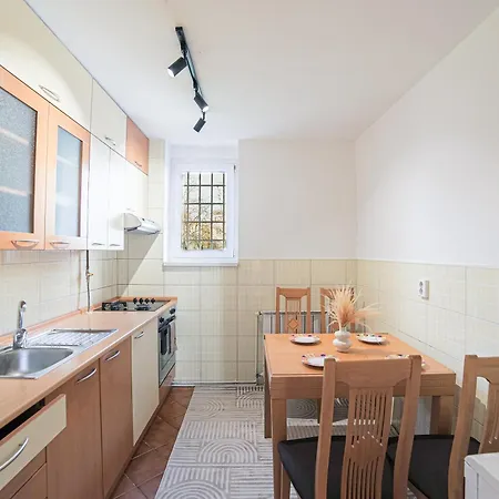 Apartman Quiet Retreat One Bdr With Balcony Szarajevó