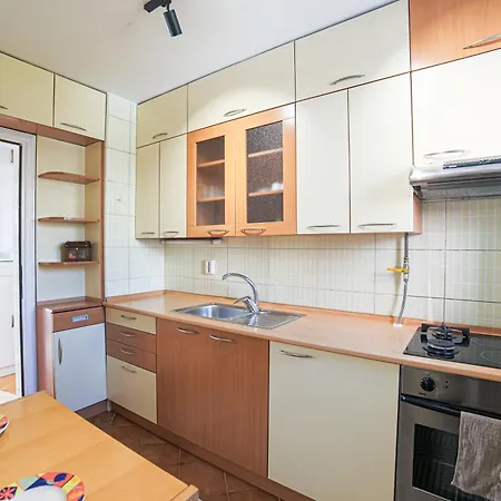 Quiet Retreat One Bdr With Balcony Apartman *
