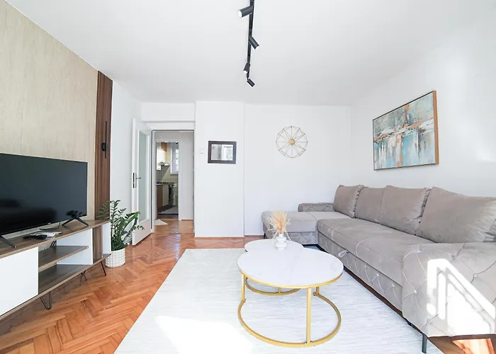 Apartment Quiet Retreat One Bdr With Balcony