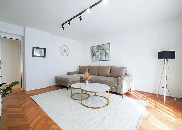 Quiet Retreat One Bdr With Balcony Sarajevo