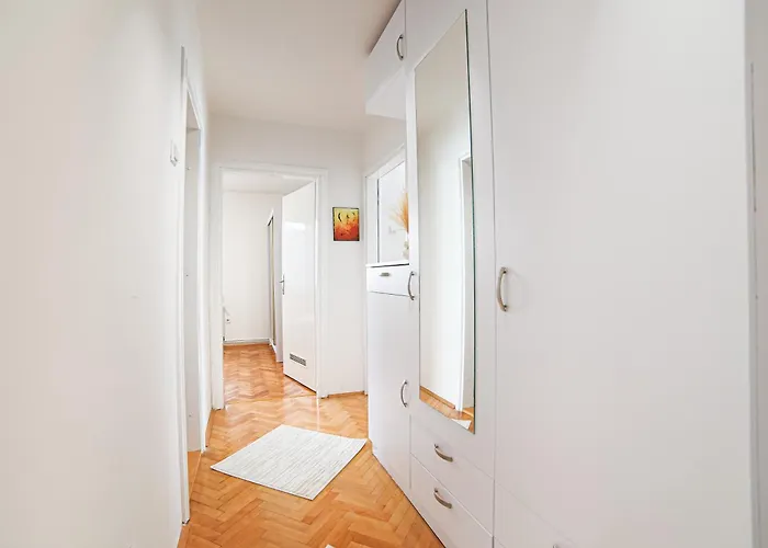 Quiet Retreat One Bdr With Balcony Apartment Sarajevo