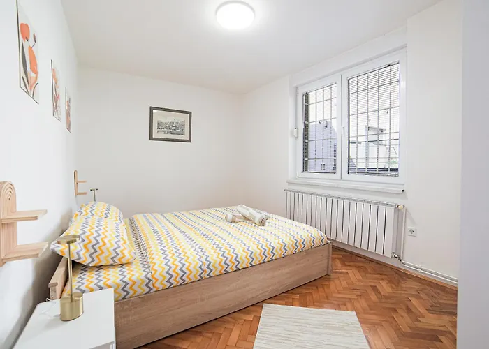 Quiet Retreat One Bdr With Balcony *