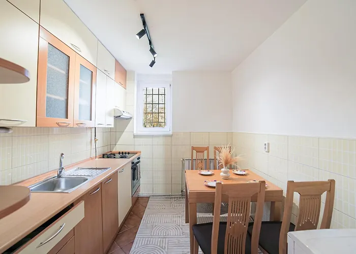 Apartman Quiet Retreat One Bdr With Balcony Szarajevó