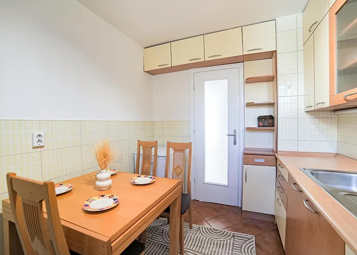 Quiet Retreat One Bdr With Balcony Szarajevó