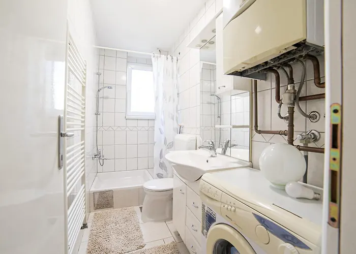 Apartman Quiet Retreat One Bdr With Balcony