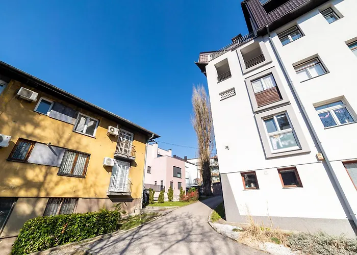 Quiet Retreat One Bdr With Balcony